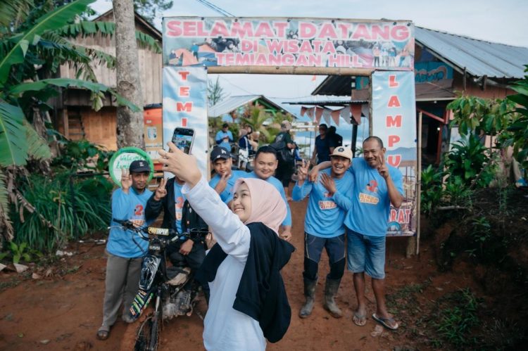 Cawagub dr. Jihan Nurlela Camping di Temiangan Hill, Grebek Pasar, Hingga Dialog Petani di Lampung Barat