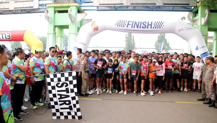 Antusias, Ribuan Masyarakat Lampung Utara Ikuti FUN RUN 3 K dan 5 K