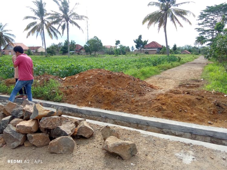 Akses Jalan Terputus, Proyek Pembangunan Siring di Kotabumi Diprotes Warga