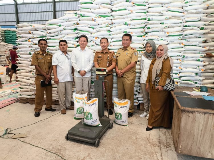 Bantuan Pangan Beras Perum Bulog Kantor Lampung Utara Didistribusikan