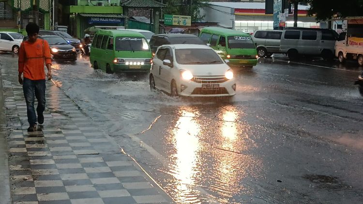 Banjir di Bandarlampung, 1 Warga Hilang Terseret Derasnya Banjir
