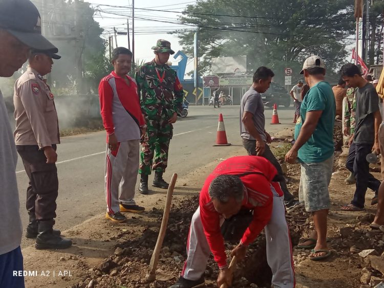 Cegah DBD, Pemdes Bandar Kagungan Raya Gelar Gotong Royong