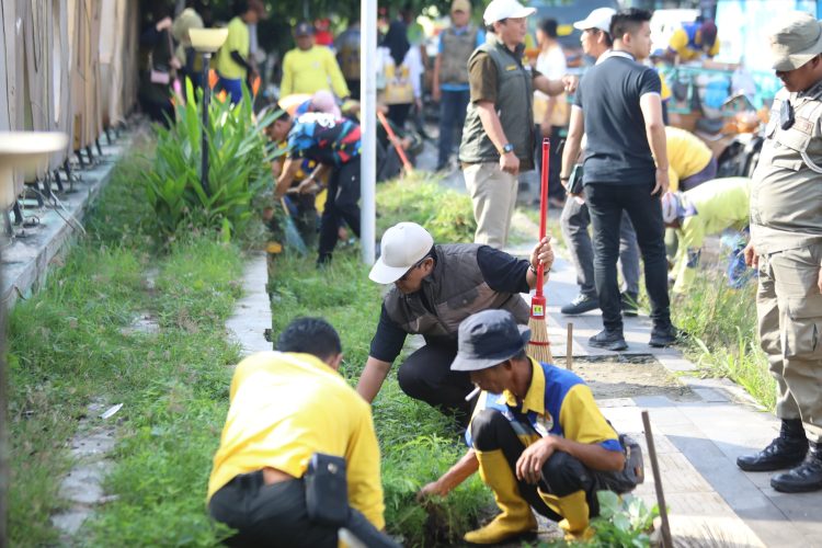 Wabup Lampung Tengah Gotong Royong di Lingkungan Pasar Bandar Jaya Plaza