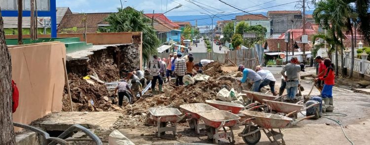 Baru Diresmikan, Talud Taman Kota Agung Nilai Miliaran Runtuh