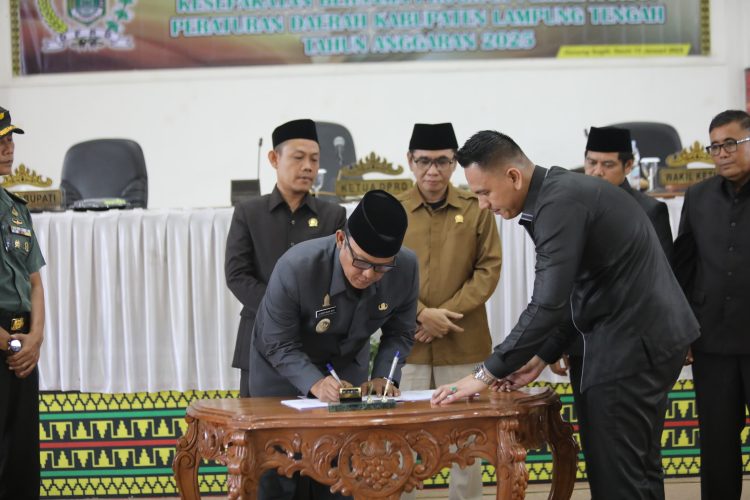 Paripurna DPRD Lampung Tengah Penetapan Raperda Jadi Perda, Ini Kata Wabup