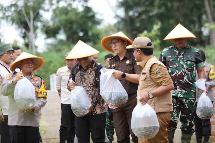 Wabup Lampung Tengah Hadiri Penanaman Jagung Serentak Satu Juta Hektar Lahan