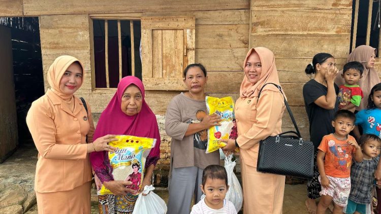 Dharma Wanita Lapas Kotabumi Gelar Bhakti Sosial