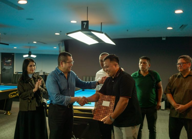 Hary Tanoesoedibjo Serahkan SK Pengprov POBSI Lampung Periode 2024-2029