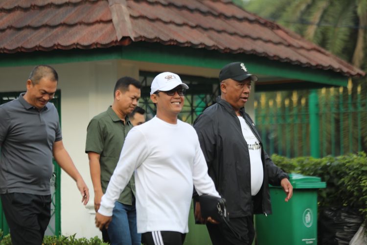 Bupati dan Wabup Lampung Tengah Terpilih Kompak Hadiri Glasi Kotor Pelantikan