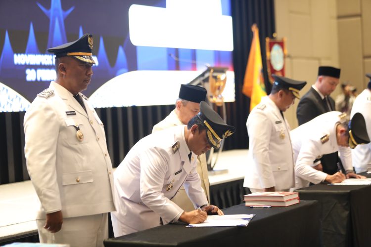 Presiden Prabowo Lantik Ardito Wijaya dan I Komang Jadi Bupati dan Wabup Lampung Tengah