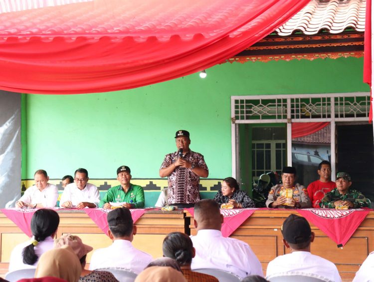 Wabup Lampung Tengah Hadiri Sosialisasi Ketenagakerjaan Harian Tebang Tebu