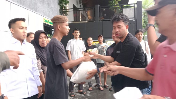 Berbagi Berkah di Bulan Ramadhan 1446 H, Drachen Biliar dan Coffee Bagikan 100 Paket Sembako kepada Warga
