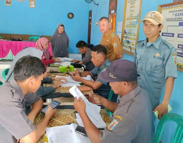 Pendamping PKH Koordinasi Dengan Pemerintah Kampung Kotaway Soal DTSEN