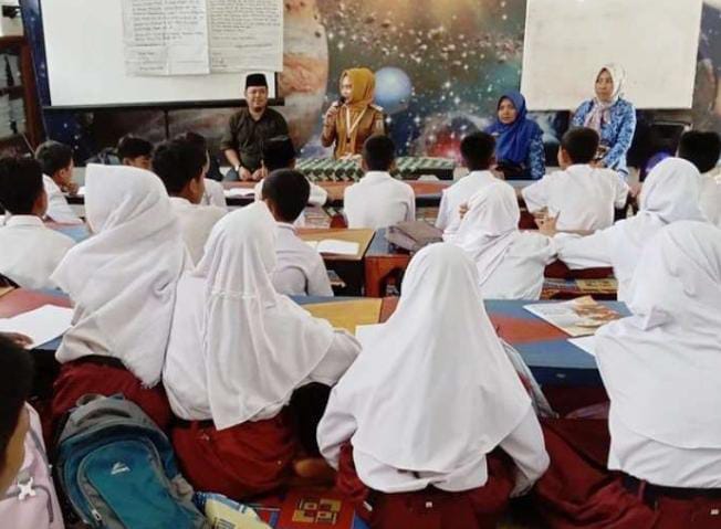 Taman Baca Masyarakat Sanggar Kegiatan Belajar Way Kanan Gelar Kelas Menulis Kreatif