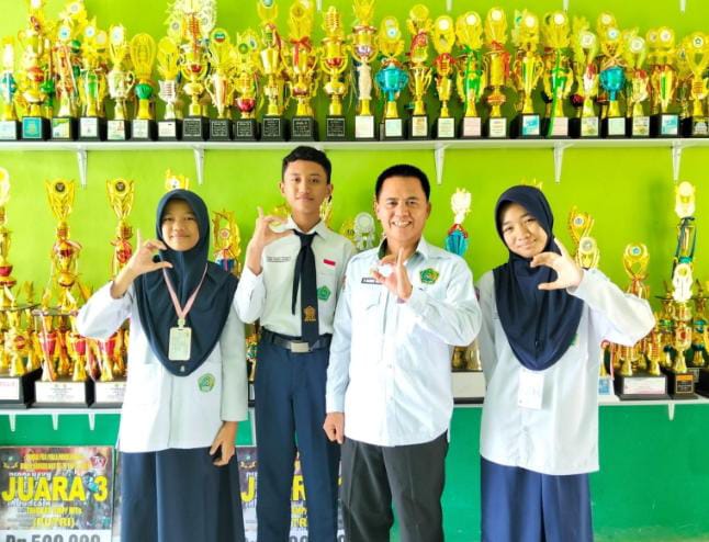 Tiga Siswa MTsN 1 Way Kanan Berhasil Lulus Seleksi Masuk MAN Insan Cendekia