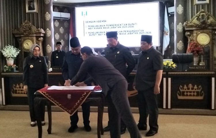 DPRD Way Kanan Gelar Rapat Paripurna Dengan Agenda Pengumuman Pemberhentian Bupati Way Kanan Periode 2025-2030