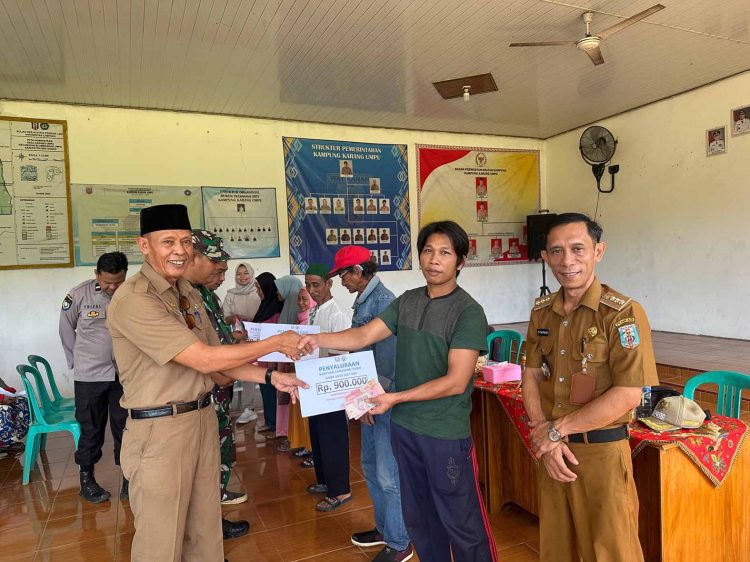 Pemerintah Kampung Karang Umpu Salurkan BLT Dana Desa