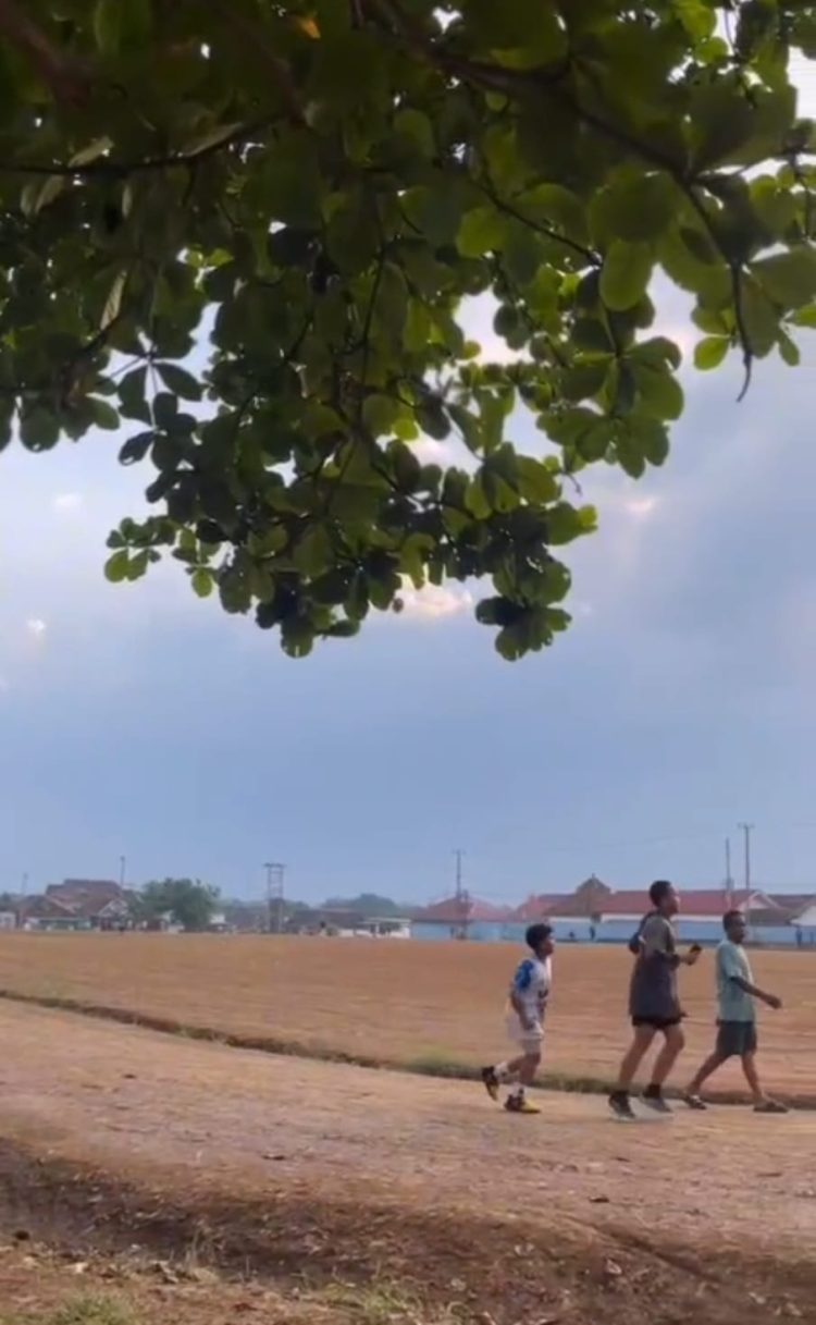 Dandim 0412 Lampura Sulap Lahan Asrama Kodim Jadi Lapangan Olahraga