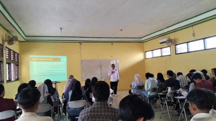 Ketua PWI Lampung Utara Terangkan Hukum dan Etika Jurnalistik Pada Mahasiswa Umko