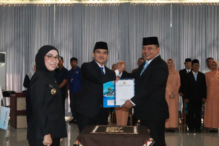 Bupati Ayu Asalasiyah Melantik Machiavelli HT sebagai Sekretaris Daerah Kabupaten Way Kanan