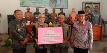 Bupati Way Kanan Secara Simbolis Serahkan Bantuan Cadangan Pangan