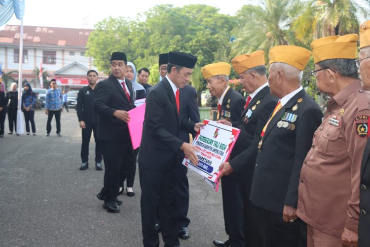 Hari Veteran Nasional, Bupati Lampung Utara Beri Tali Asih Ke Veteran