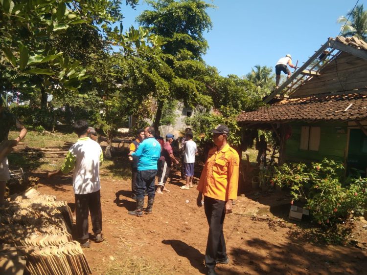 Puluhan Rumah Rusak Akibat Hujan Deras Disertai Angin Kencang Di Lampung Utara