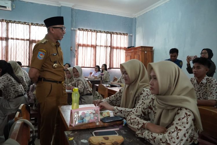 Langkah Strategis Gubernur Mirza Hapus Uang Komite Sekolah, Dorong Deflasi di Lampung