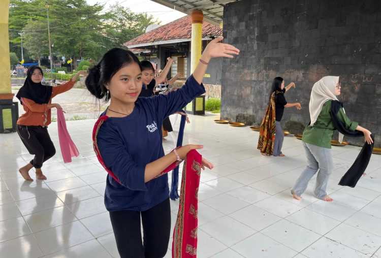 Persiapan Penari Bedayo Abung Siwo Migo Jelang Tampil di Panggung Nasional