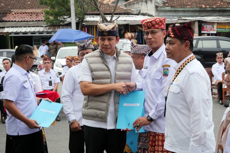 22 Pejabat Adimistrator Dan 7 Pengawas Pemkab Lamsel Di Lantik Bupati Di Pasar Inpres Kalianda